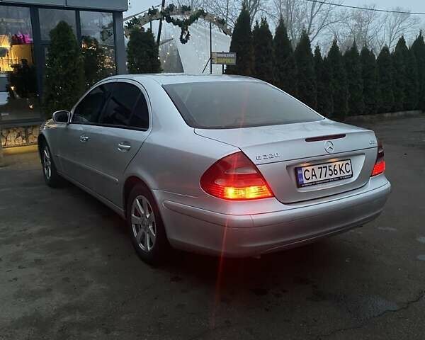 Серый Мерседес Е-Класс, объемом двигателя 3.2 л и пробегом 302 тыс. км за 8250 $, фото 9 на Automoto.ua