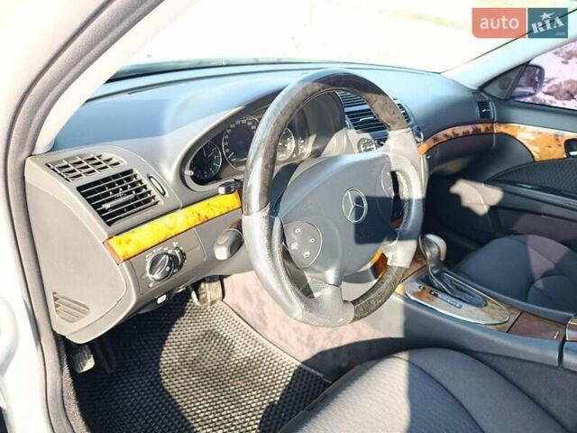Серый Мерседес Е-Класс, объемом двигателя 2.7 л и пробегом 353 тыс. км за 7900 $, фото 35 на Automoto.ua