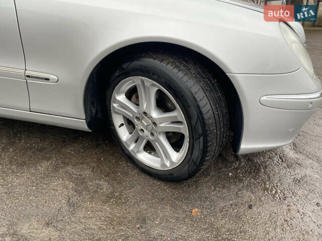 Сірий Мерседес Е-Клас, об'ємом двигуна 3.2 л та пробігом 272 тис. км за 3850 $, фото 47 на Automoto.ua