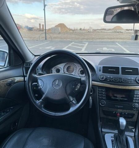 Серый Мерседес Е-Класс, объемом двигателя 3.2 л и пробегом 260 тыс. км за 6400 $, фото 31 на Automoto.ua