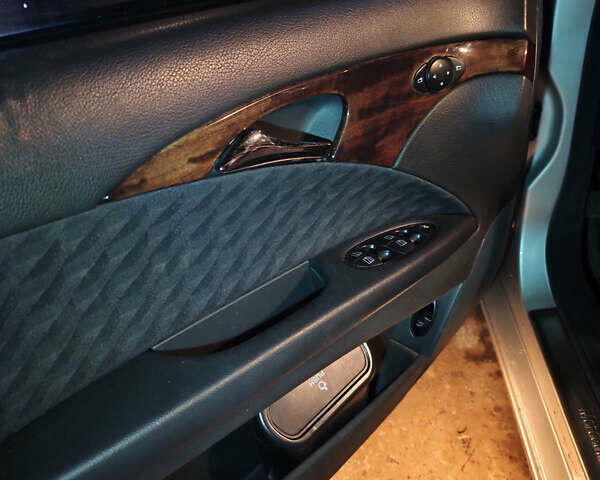 Мерседес Е-Клас 2004 у Чернігові на Automoto.ua Сірий Мерседес Е-Клас, об'ємом двигуна 2.2 л та пробігом 380 тис. км за 7000 $, фото 9 на Automoto.ua