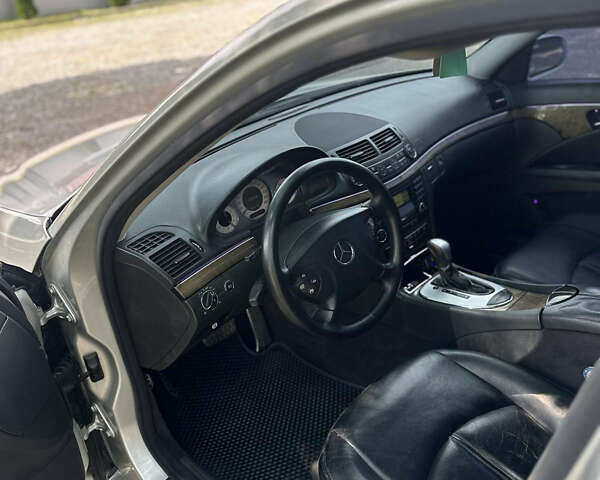 Сірий Мерседес Е-Клас, об'ємом двигуна 2.15 л та пробігом 216 тис. км за 7500 $, фото 4 на Automoto.ua