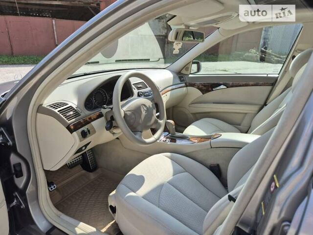 Сірий Мерседес Е-Клас, об'ємом двигуна 1.8 л та пробігом 281 тис. км за 11400 $, фото 9 на Automoto.ua