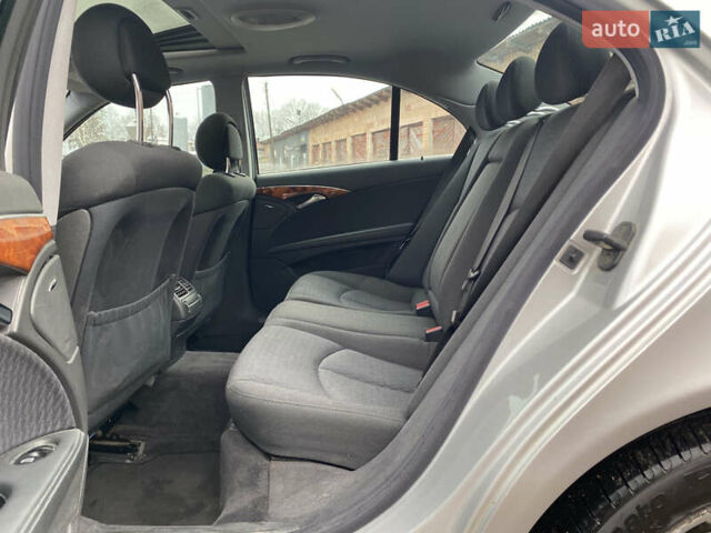 Сірий Мерседес Е-Клас, об'ємом двигуна 3.2 л та пробігом 272 тис. км за 3850 $, фото 39 на Automoto.ua