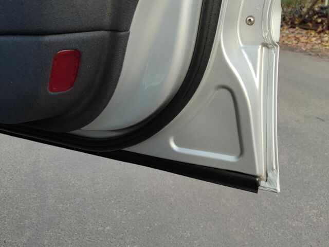 Серый Мерседес Е-Класс, объемом двигателя 2.1 л и пробегом 443 тыс. км за 8300 $, фото 9 на Automoto.ua