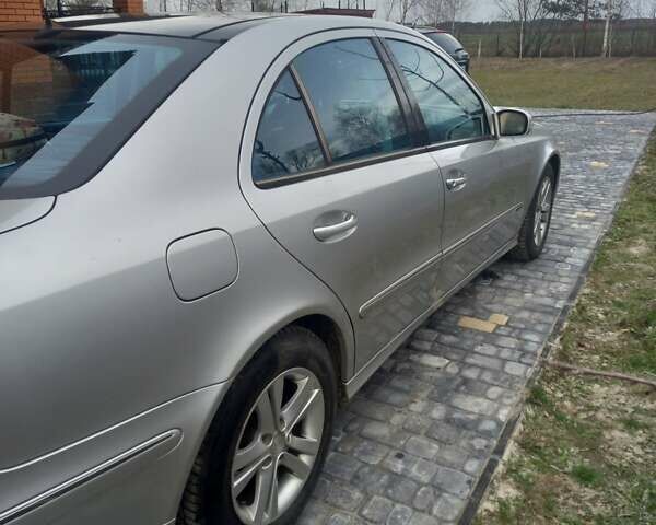 Серый Мерседес Е-Класс, объемом двигателя 2.7 л и пробегом 380 тыс. км за 6500 $, фото 5 на Automoto.ua