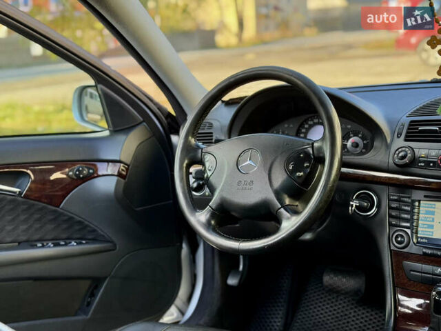 Сірий Мерседес Е-Клас, об'ємом двигуна 2.7 л та пробігом 400 тис. км за 8300 $, фото 48 на Automoto.ua