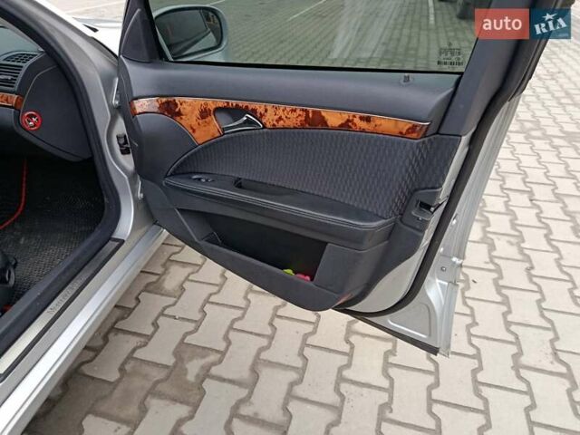 Серый Мерседес Е-Класс, объемом двигателя 2.1 л и пробегом 326 тыс. км за 7200 $, фото 24 на Automoto.ua