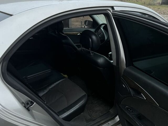 Сірий Мерседес Е-Клас, об'ємом двигуна 3.2 л та пробігом 340 тис. км за 7400 $, фото 7 на Automoto.ua