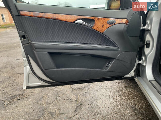 Сірий Мерседес Е-Клас, об'ємом двигуна 3.2 л та пробігом 272 тис. км за 3850 $, фото 32 на Automoto.ua