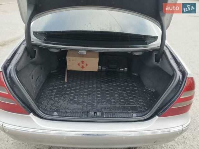 Сірий Мерседес Е-Клас, об'ємом двигуна 2.7 л та пробігом 400 тис. км за 7200 $, фото 2 на Automoto.ua