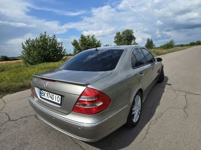 Серый Мерседес Е-Класс, объемом двигателя 3 л и пробегом 376 тыс. км за 8500 $, фото 4 на Automoto.ua