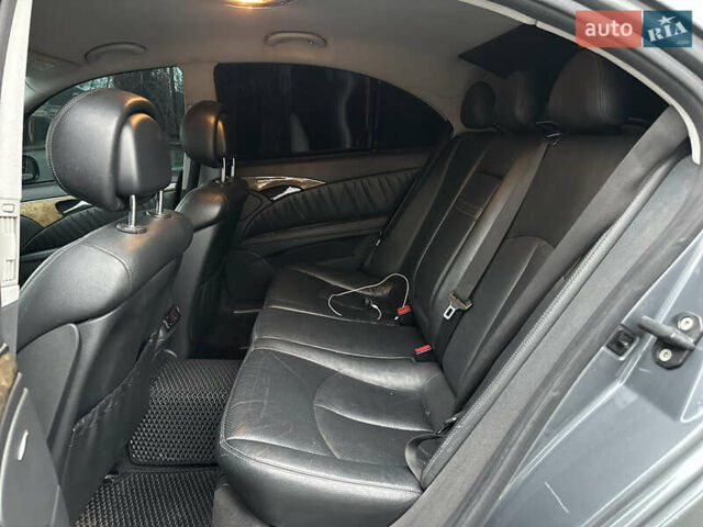 Серый Мерседес Е-Класс, объемом двигателя 3 л и пробегом 362 тыс. км за 8500 $, фото 21 на Automoto.ua