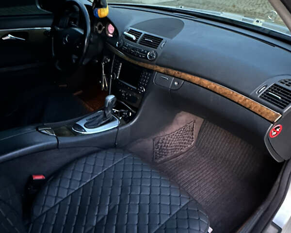 Сірий Мерседес Е-Клас, об'ємом двигуна 2.15 л та пробігом 370 тис. км за 8200 $, фото 6 на Automoto.ua