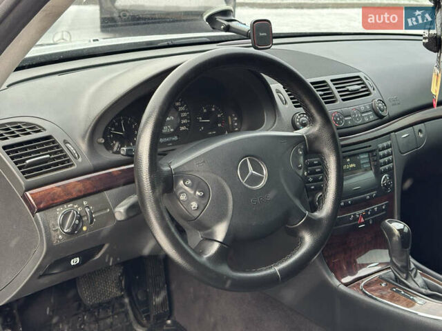 Серый Мерседес Е-Класс, объемом двигателя 2.2 л и пробегом 305 тыс. км за 7500 $, фото 8 на Automoto.ua