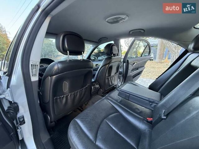 Серый Мерседес Е-Класс, объемом двигателя 2.99 л и пробегом 300 тыс. км за 8400 $, фото 73 на Automoto.ua