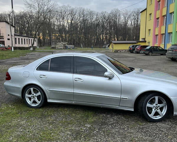 Серый Мерседес Е-Класс, объемом двигателя 2.2 л и пробегом 448 тыс. км за 6400 $, фото 3 на Automoto.ua