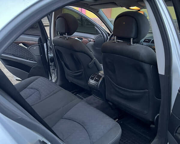 Серый Мерседес Е-Класс, объемом двигателя 2.2 л и пробегом 448 тыс. км за 6400 $, фото 11 на Automoto.ua