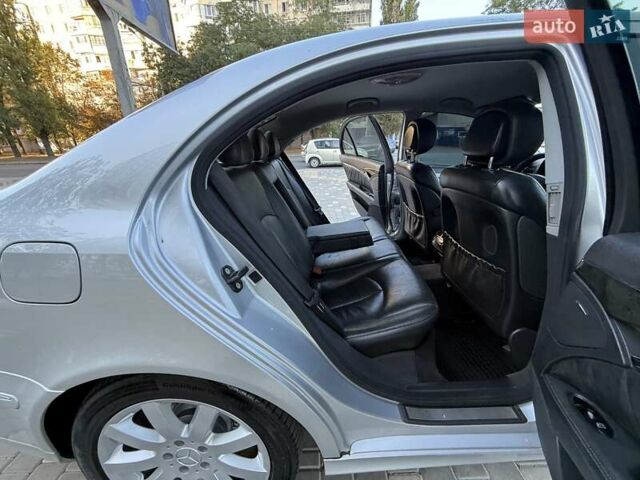 Серый Мерседес Е-Класс, объемом двигателя 2.99 л и пробегом 300 тыс. км за 8400 $, фото 74 на Automoto.ua