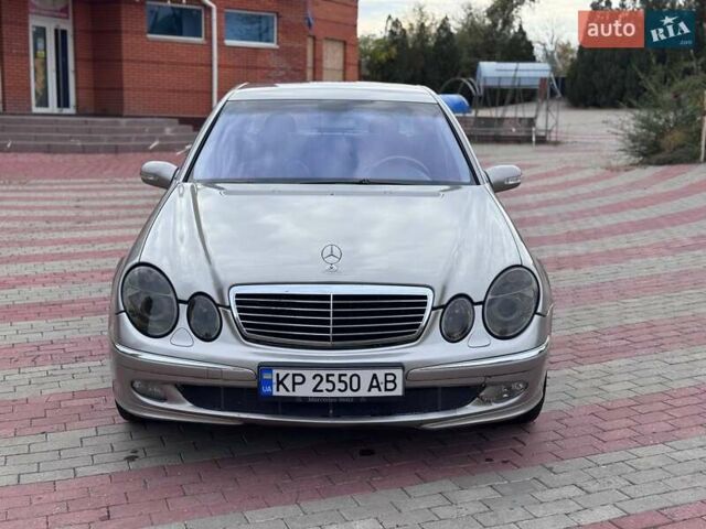 Мерседес Е-Клас 2005 у Запоріжжя на Automoto.ua Сірий Мерседес Е-Клас, об'ємом двигуна 1.8 л та пробігом 247 тис. км за 5750 $, фото 1 на Automoto.ua