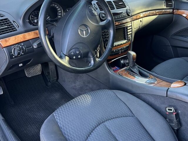 Серый Мерседес Е-Класс, объемом двигателя 3 л и пробегом 324 тыс. км за 9300 $, фото 3 на Automoto.ua