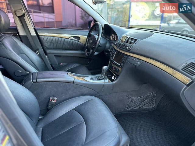 Серый Мерседес Е-Класс, объемом двигателя 3 л и пробегом 358 тыс. км за 8500 $, фото 20 на Automoto.ua