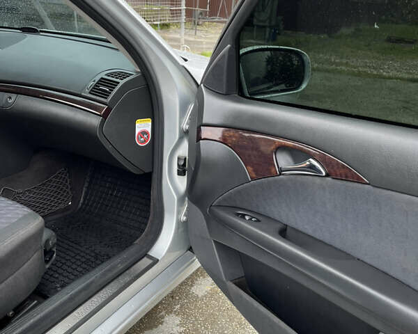 Сірий Мерседес Е-Клас, об'ємом двигуна 2.15 л та пробігом 448 тис. км за 6500 $, фото 9 на Automoto.ua