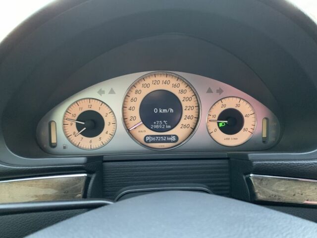 Серый Мерседес Е-Класс, объемом двигателя 3.2 л и пробегом 367 тыс. км за 8000 $, фото 7 на Automoto.ua