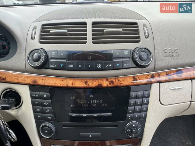 Серый Мерседес Е-Класс, объемом двигателя 3.5 л и пробегом 260 тыс. км за 8500 $, фото 24 на Automoto.ua