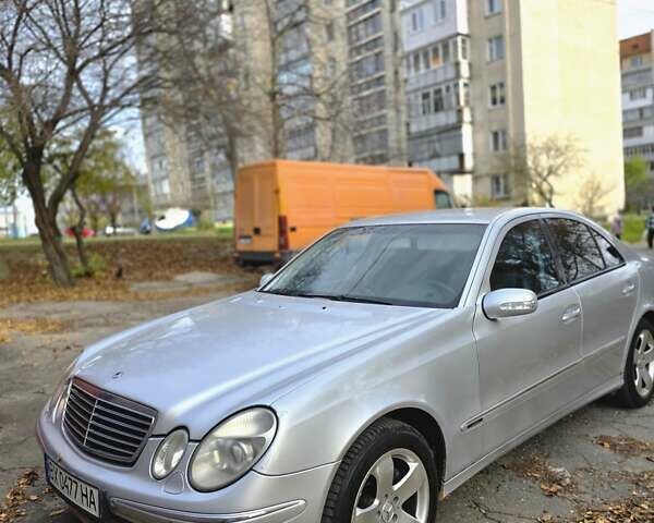 Сірий Мерседес Е-Клас, об'ємом двигуна 3 л та пробігом 300 тис. км за 5300 $, фото 3 на Automoto.ua
