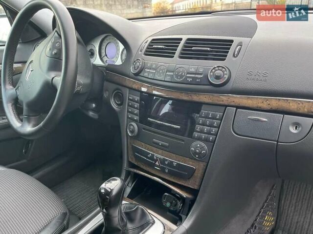 Сірий Мерседес Е-Клас, об'ємом двигуна 3 л та пробігом 245 тис. км за 10500 $, фото 26 на Automoto.ua