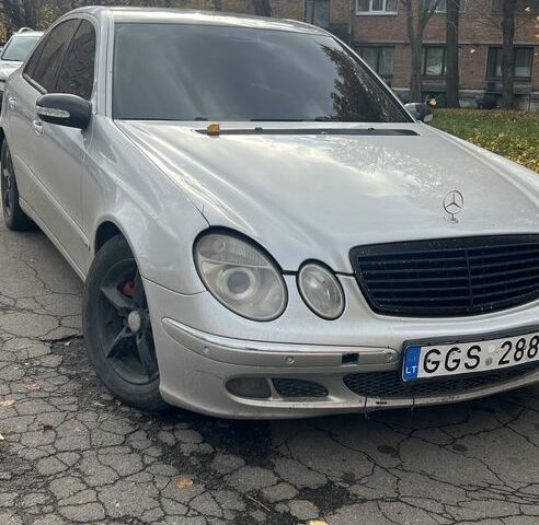 Сірий Мерседес Е-Клас, об'ємом двигуна 2.7 л та пробігом 350 тис. км за 2919 $, фото 1 на Automoto.ua