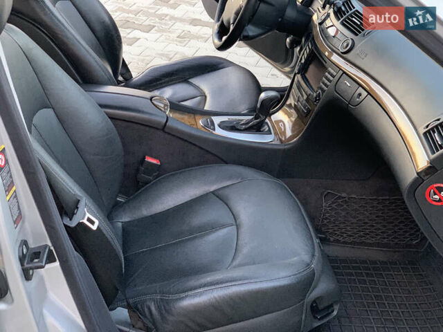 Серый Мерседес Е-Класс, объемом двигателя 3.2 л и пробегом 367 тыс. км за 8000 $, фото 20 на Automoto.ua