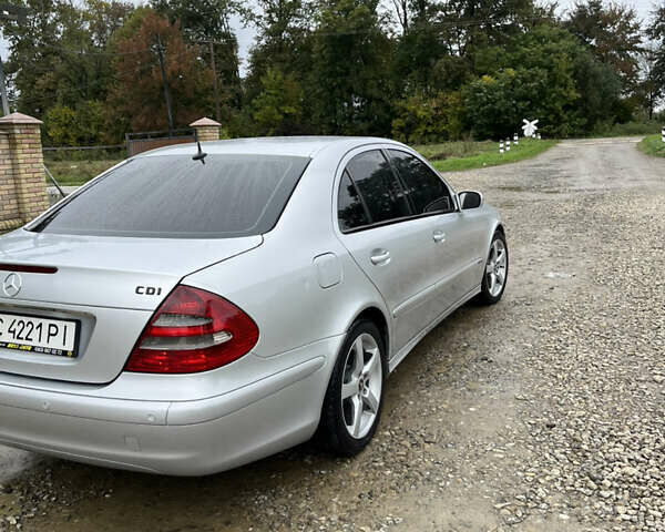 Сірий Мерседес Е-Клас, об'ємом двигуна 2.15 л та пробігом 448 тис. км за 6500 $, фото 4 на Automoto.ua