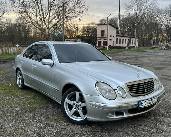 Серый Мерседес Е-Класс, объемом двигателя 2.2 л и пробегом 448 тыс. км за 6400 $, фото 2 на Automoto.ua