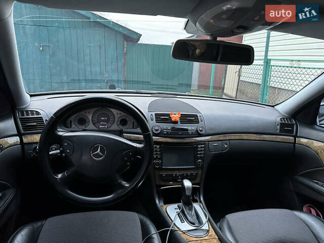 Серый Мерседес Е-Класс, объемом двигателя 2.2 л и пробегом 361 тыс. км за 7500 $, фото 11 на Automoto.ua