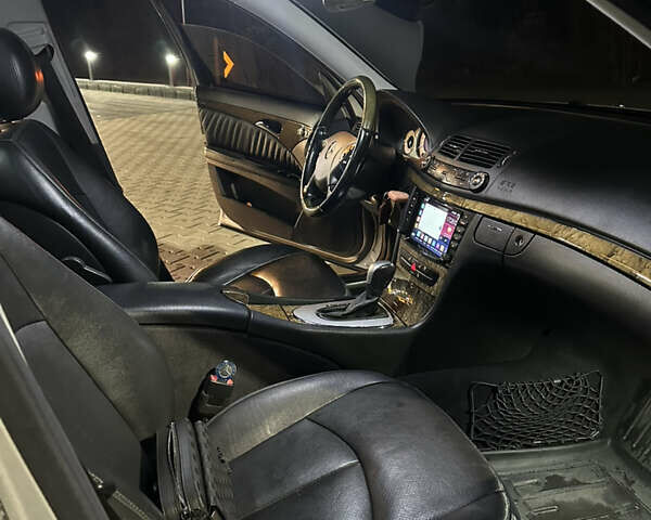 Серый Мерседес Е-Класс, объемом двигателя 3.22 л и пробегом 275 тыс. км за 8000 $, фото 6 на Automoto.ua