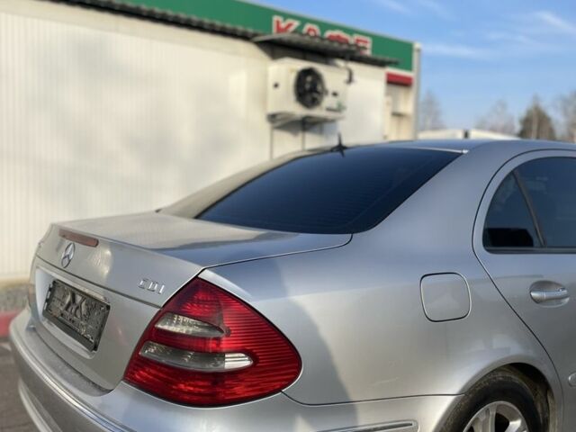 Серый Мерседес Е-Класс, объемом двигателя 2.2 л и пробегом 340 тыс. км за 3200 $, фото 6 на Automoto.ua