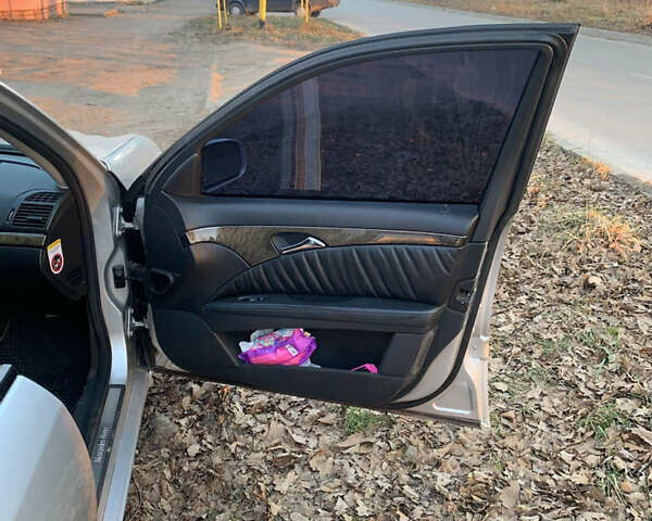 Серый Мерседес Е-Класс, объемом двигателя 3.22 л и пробегом 305 тыс. км за 7900 $, фото 8 на Automoto.ua