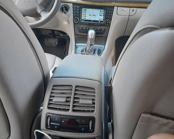 Сірий Мерседес Е-Клас, об'ємом двигуна 3.22 л та пробігом 352 тис. км за 8750 $, фото 17 на Automoto.ua