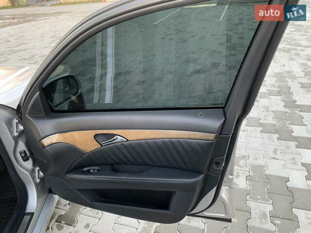 Серый Мерседес Е-Класс, объемом двигателя 3.2 л и пробегом 367 тыс. км за 8000 $, фото 34 на Automoto.ua