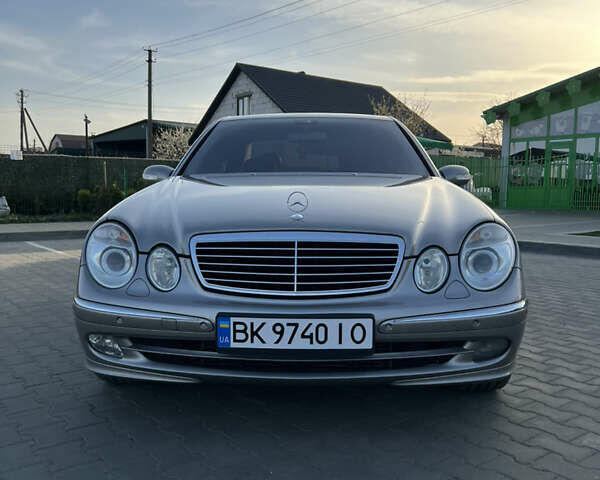 Серый Мерседес Е-Класс, объемом двигателя 3 л и пробегом 362 тыс. км за 8500 $, фото 2 на Automoto.ua