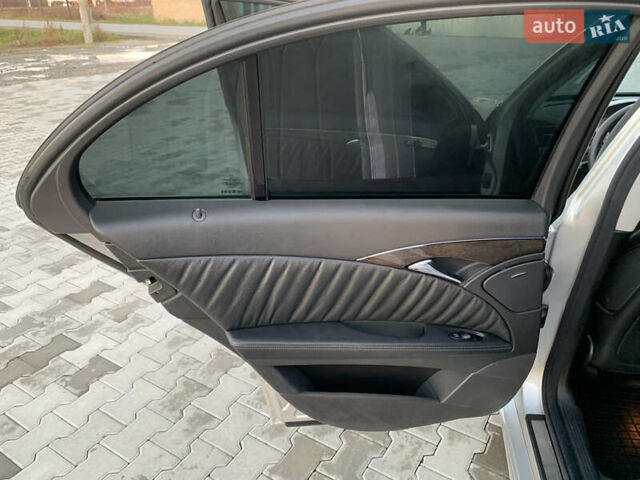 Серый Мерседес Е-Класс, объемом двигателя 3.2 л и пробегом 367 тыс. км за 8000 $, фото 32 на Automoto.ua
