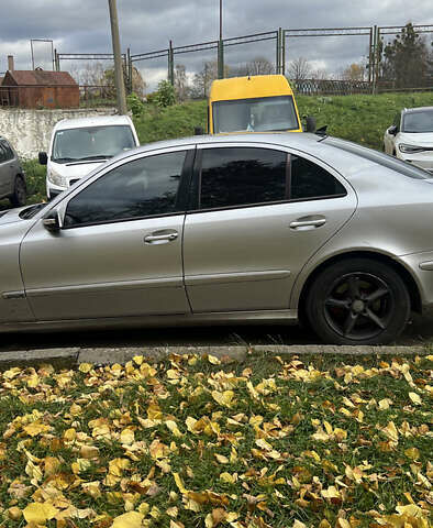 Серый Мерседес Е-Класс, объемом двигателя 2.7 л и пробегом 350 тыс. км за 2900 $, фото 26 на Automoto.ua