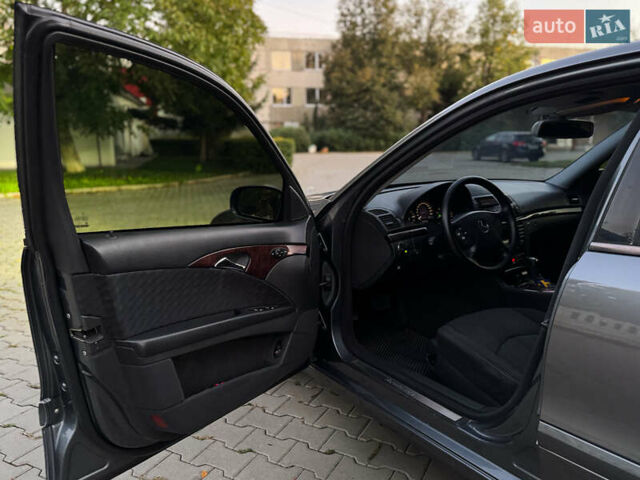 Сірий Мерседес Е-Клас, об'ємом двигуна 2.1 л та пробігом 295 тис. км за 7450 $, фото 14 на Automoto.ua