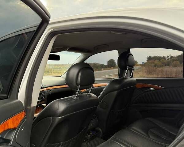 Мерседес Е-Класс 2005 в Золотоноше на Automoto.ua Серый Мерседес Е-Класс, объемом двигателя 3.2 л и пробегом 450 тыс. км за 6500 $, фото 6 на Automoto.ua