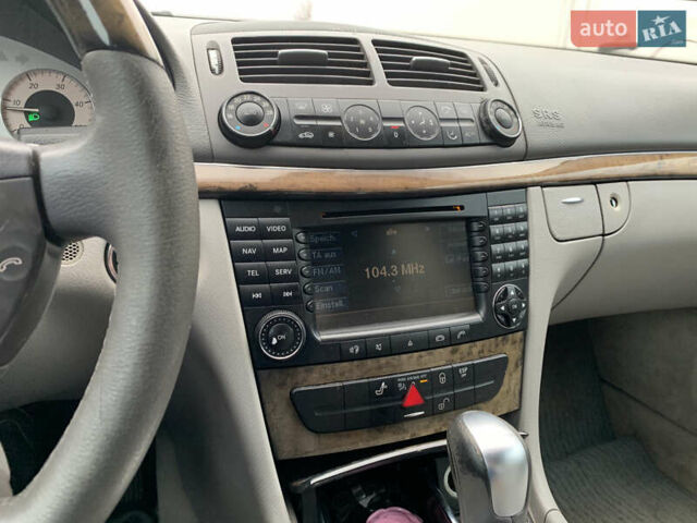 Сірий Мерседес Е-Клас, об'ємом двигуна 3.2 л та пробігом 265 тис. км за 7999 $, фото 14 на Automoto.ua