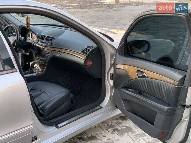 Серый Мерседес Е-Класс, объемом двигателя 3.2 л и пробегом 367 тыс. км за 8000 $, фото 16 на Automoto.ua