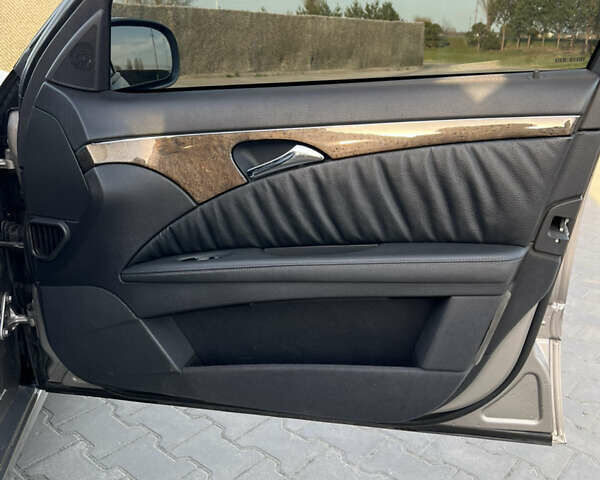 Серый Мерседес Е-Класс, объемом двигателя 3 л и пробегом 362 тыс. км за 8500 $, фото 16 на Automoto.ua