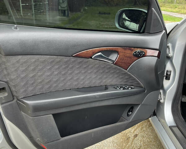 Сірий Мерседес Е-Клас, об'ємом двигуна 2.15 л та пробігом 448 тис. км за 6500 $, фото 13 на Automoto.ua